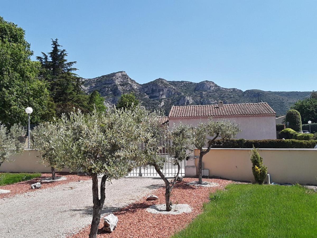 Le Jardin Des Tourterelles Villa Robion en Luberon Exterior photo