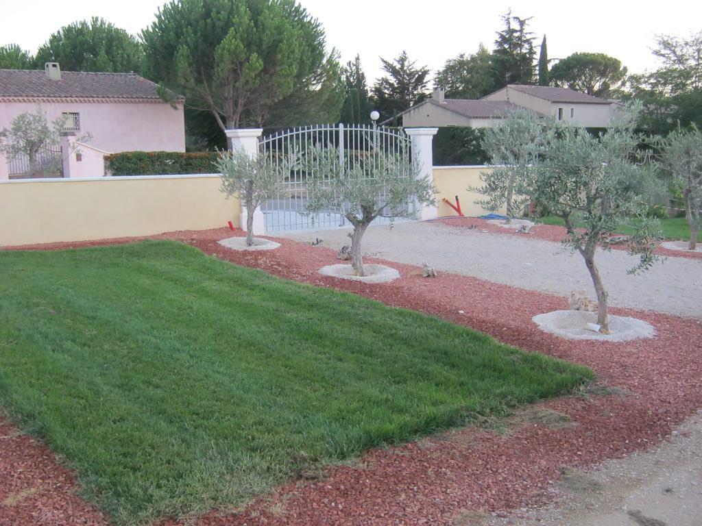 Le Jardin Des Tourterelles Villa Robion en Luberon Exterior photo