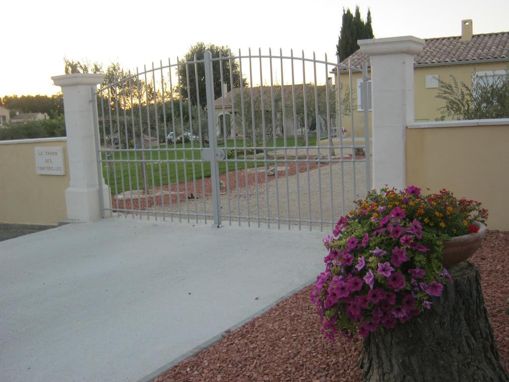 Le Jardin Des Tourterelles Villa Robion en Luberon Exterior photo